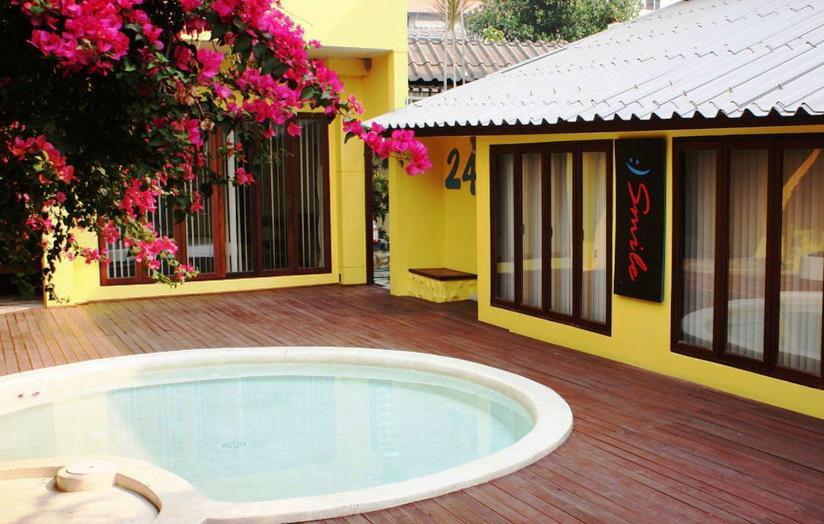 Smile House Guesthouse Chiang Mai Exterior photo